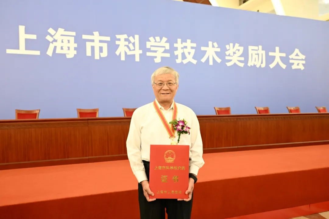 必赢网址吕西林院士被授予2024年度“上海市科技功臣奖”(图2)