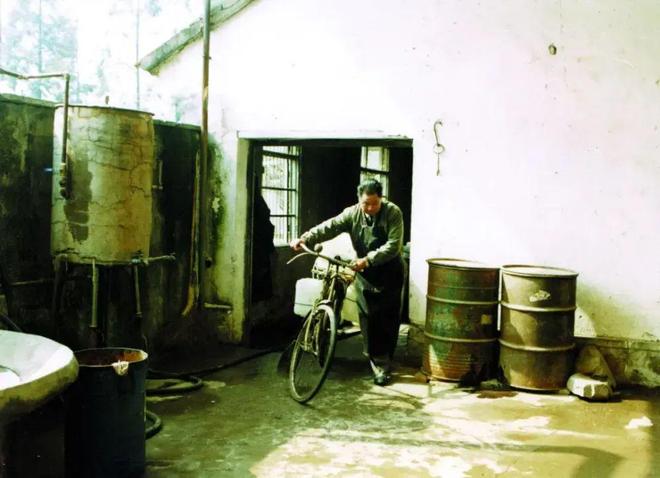 花2000元冤枉钱买了一勺盐浙江父子BWIN却靠它撑起一个千亿帝国(图7)