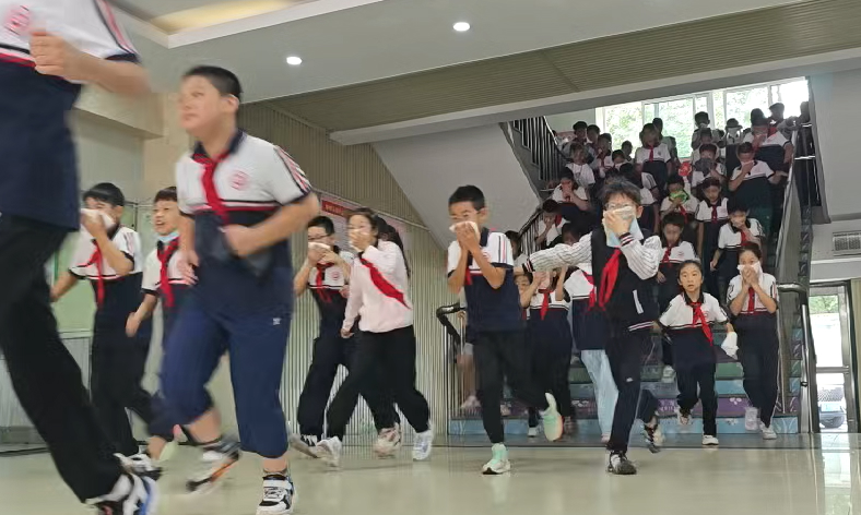 必赢网址沈阳市珠江五校教育集团开展应急安全嘉年华 上好开学安全第一课(图1)