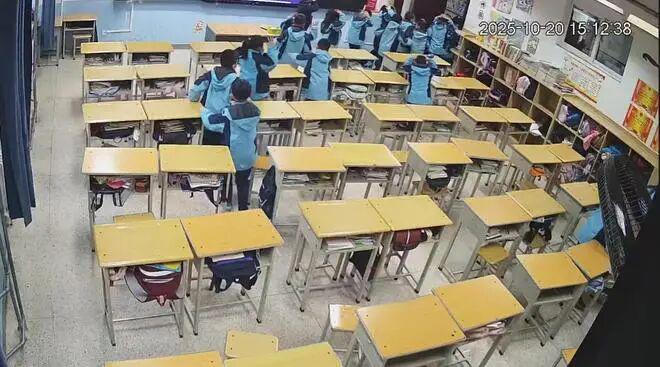 【直通校园】沉浸式体验！正阳街小学防震应急演练护“青苗”(图2)