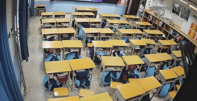 【直通校园】沉浸式体验！正阳街小学防震应急演练护“青苗”(图1)