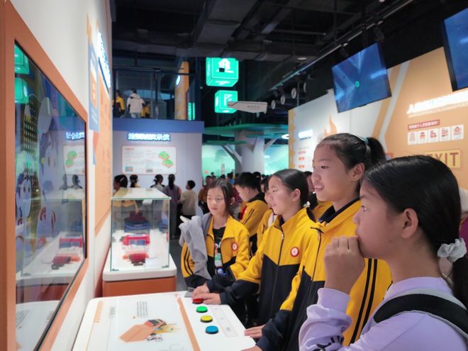 必赢中国随州市消防科普教育基地揭牌！500余名师生沉浸式学消防(图3)