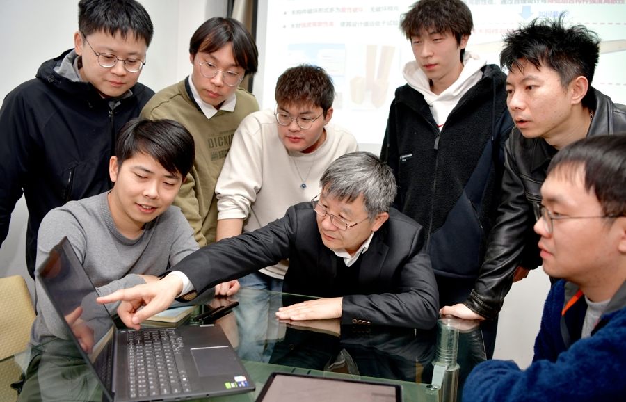 【上观新闻】新晋院士专访｜同济大学李国强：30年专注钢结构抗火抗震保障重大工程安全(图1)