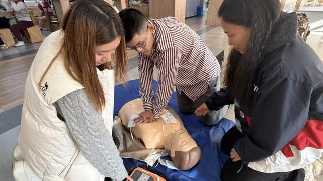 必赢中国虹口校园安全“硬实力”！师生公共安全技能展示活动斩获佳绩(图4)