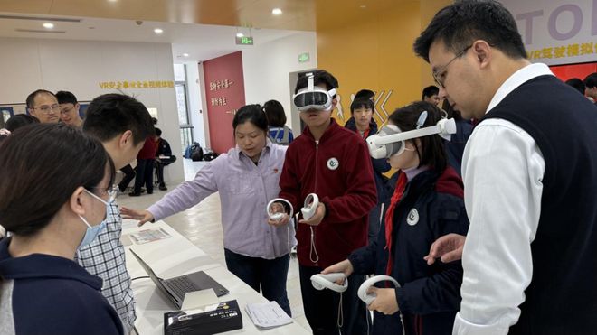 火场逃生、地震避险……这场安全课让应急知识“活”了起来(图2)