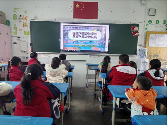 高县逸夫小学校开展应急疏散演练 筑牢校园安全防线(图2)