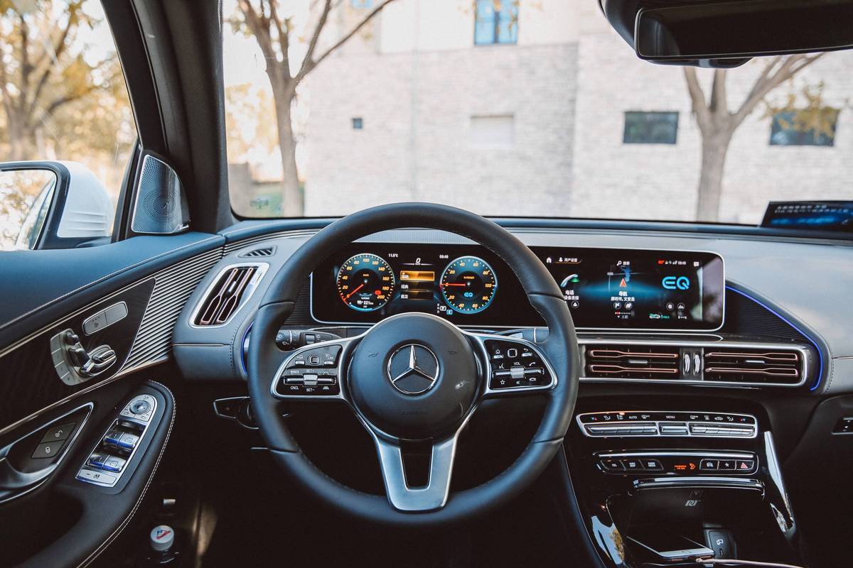 奔驰 AMG A45：小钢炮之王421 马力的地表最强 20T(图1)