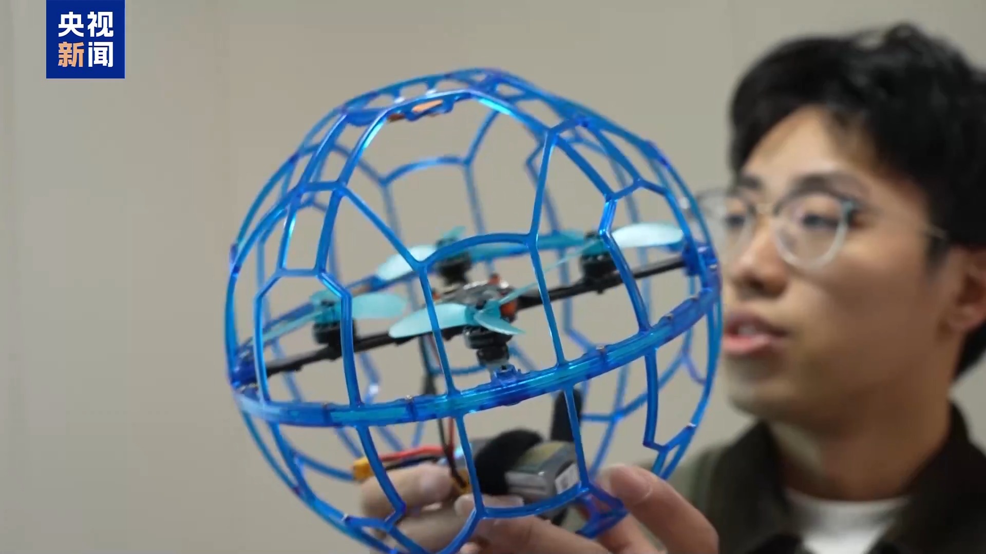 BWIN“会飞的足球”火爆校园 青少年“玩”出未来产业(图6)