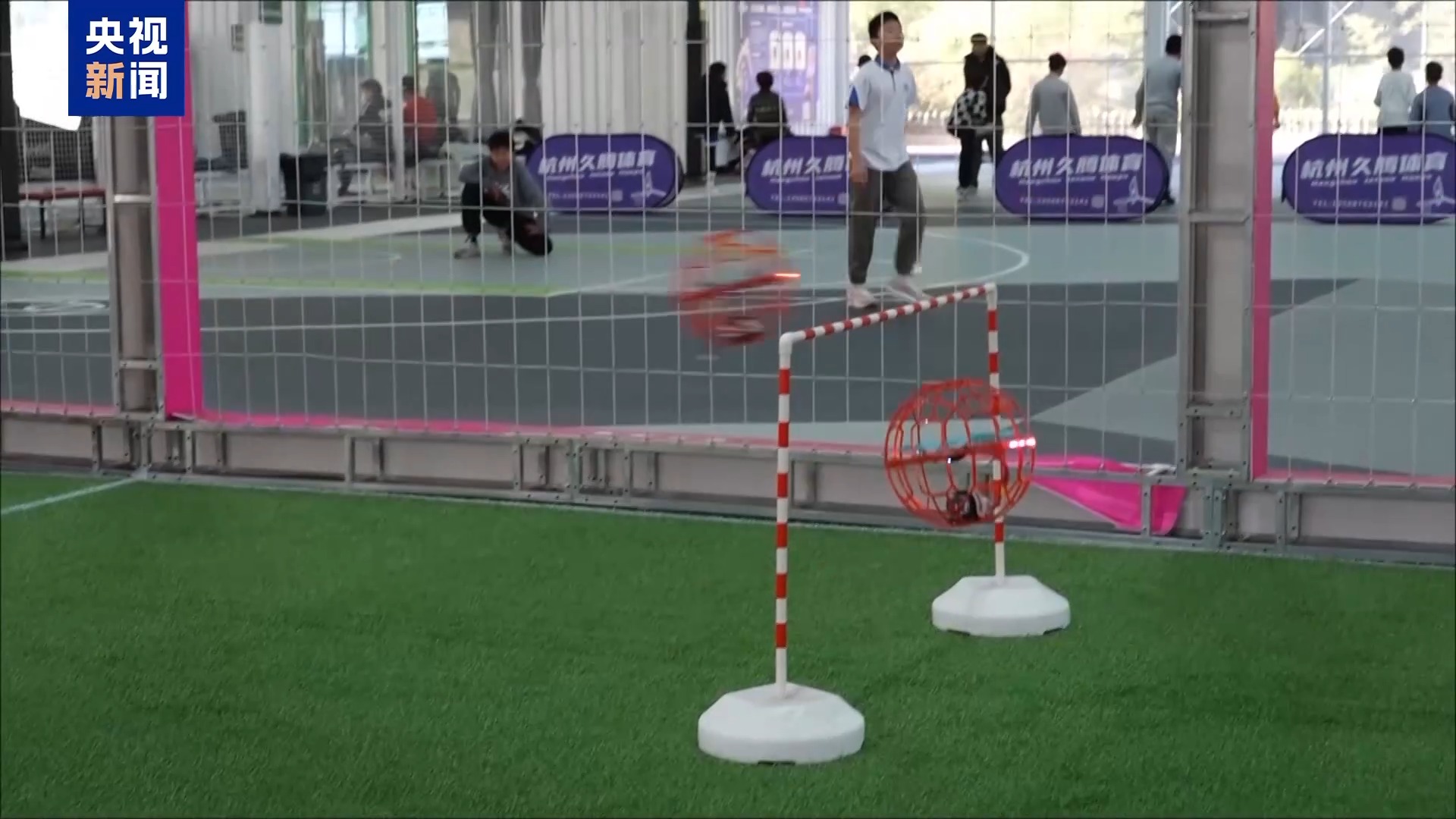 BWIN“会飞的足球”火爆校园 青少年“玩”出未来产业(图8)