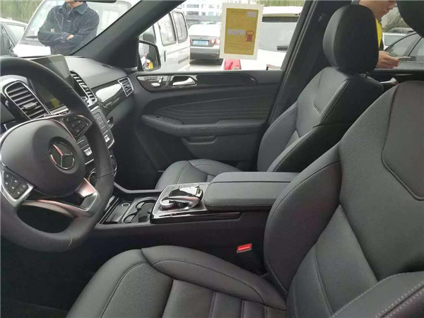 模拟地震体验设备 模拟地震体验设备通过平台发生时的场景和感觉让用户身临其境地感受的威力学习如何在地BWIN震中保护自己。(图1)