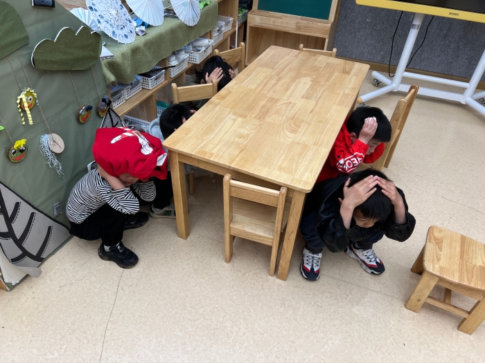 蓝色清爽大气风网络诈骗宣BWIN传折页提防电信诈骗三折页(图1)