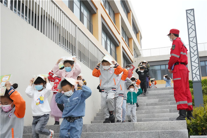 “大连一海域发生40级地震”不实(图1)