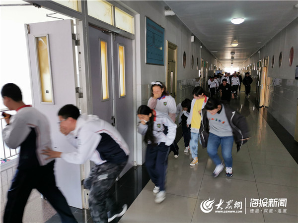 校园安全重于泰山！济南艺术学校开展消防应急疏散演练(图2)