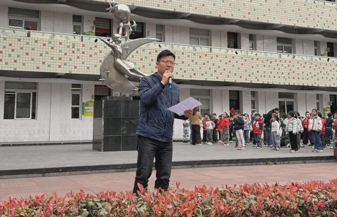 必赢中国合肥市乐农新村小学长江路校区开展防震疏散实战演练(图2)