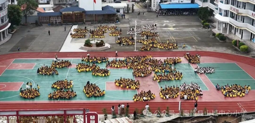 南靖县中小学、幼儿园地震演练示范观摩暨消防、气象安全知识宣讲活动顺利举行(图3)