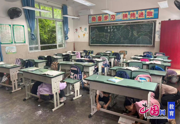 人人讲安全个个会应急宜宾江安各校扎实开展地震避险疏散实战演练(图4)