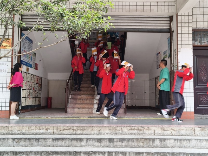 乐山沙湾绥山中学多必赢网址形式开展防灾减灾主题系列活动(图2)
